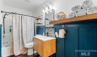 204 W Kerby St, Cascade, ID 83611