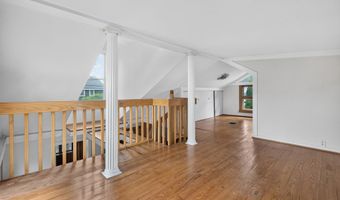 207 Pawson Rd, Branford, CT 06405