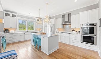 4550 Cape Island Dr, Awendaw, SC 29429
