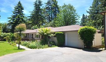 925 7TH St, Brookings, OR 97415