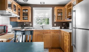 26 Perry St 1, Newport, RI 02840