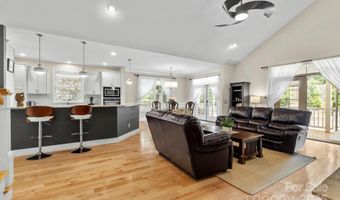 12 Broadmoor Dr, Arden, NC 28704