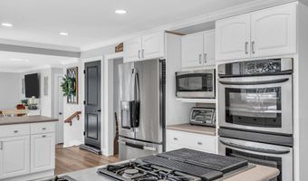 23 Pelican Dr, Bayville, NJ 08721
