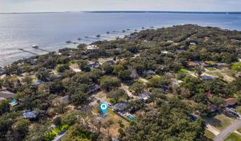 28 Gilmore Dr, Gulf Breeze, FL 32561