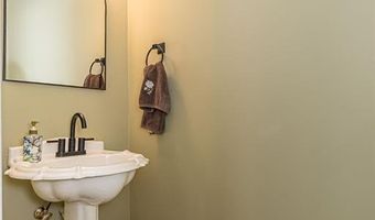 573 Castle Ridge Dr, Ballwin, MO 63021