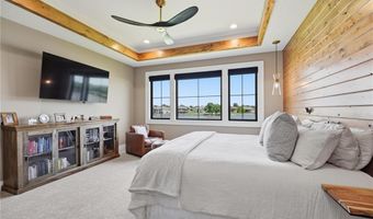 4261 Lakeshore Dr, Basehor, KS 66007