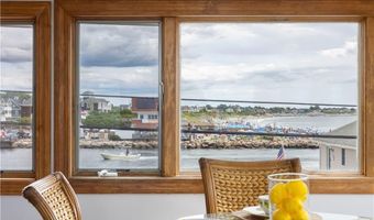 18 Beach Row, Narragansett, RI 02879