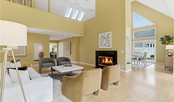 985 Goldenrod Trl, Aurora, OH 44202