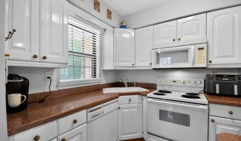 1311 Wellington Pl, Aberdeen, NJ 07747