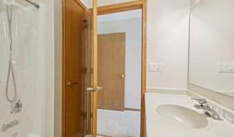 3354 N Stone Creek Cir, Madison, WI 53719
