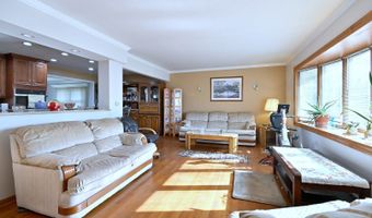 357 N PIONEER Dr, Addison, IL 60101