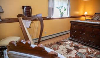 206 Fairview Ave, Auburn, ME 04210