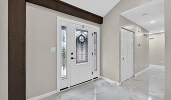 863 Woods Mill Rd, Ballwin, MO 63011
