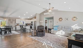 40 Knoll Crest Dr, Bangor, ME 04401