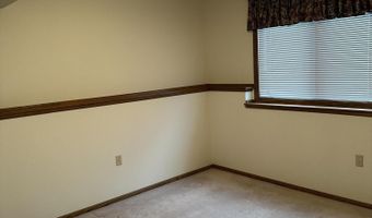1102 Willow Dr, Aberdeen, SD 57401