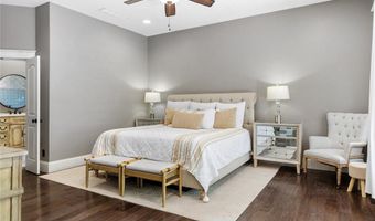 884 Village Brook Ct, Ballwin, MO 63021