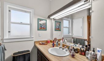 457 C St, Ashland, OR 97520