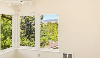 1105 Ivy Ln, Ashland, OR 97520