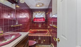 32 Brentwood Dr, Bloomfield, CT 06002