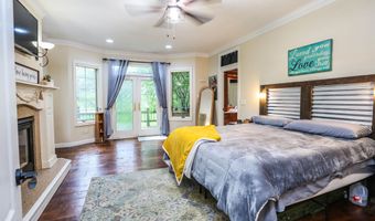 1977 Country Ln, Aberdeen, SD 57401
