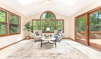 5521 Lohr Lake Dr, Ann Arbor, MI 48108
