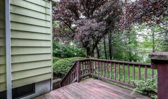 34 Valerie Ln, Danbury, CT 06811