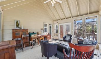 302 Fox Hollow Woods Dr, Ballwin, MO 63021