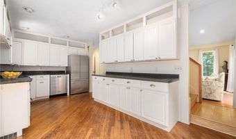 930 N Main Rd, Jamestown, RI 02835