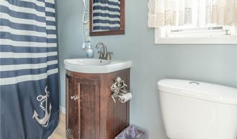 24 Bethune St, Alexandria Bay, NY 13607