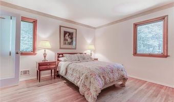 6 Potter Ln, Airmont, NY 10901