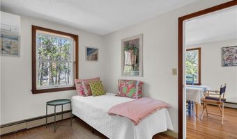 1 Mohawk Trl, Narragansett, RI 02882