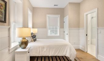 24 School St, Newport, RI 02840