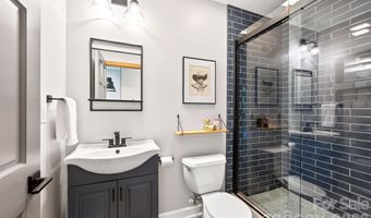 9 Bees Mountain Dr, Asheville, NC 28804