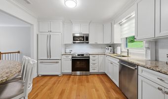 3 Bayberry Dr, Brookfield, CT 06804
