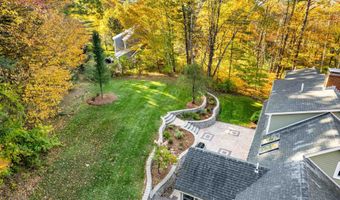 3 Chickadee Ct, Bedford, NH 03110