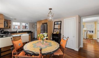 28 Extension St, Newport, RI 02840