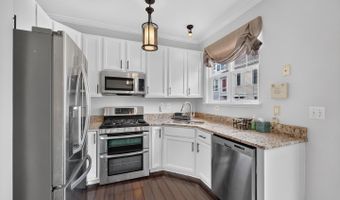 932 HARRISON Cir, Alexandria, VA 22304