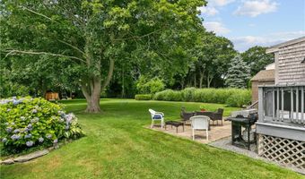 129 Bliss Mine Rd, Newport, RI 02840