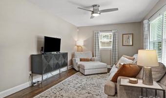 3839 Woodleaf Rd, Charlotte, NC 28205