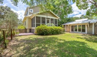 15 8th St, Apalachicola, FL 32320