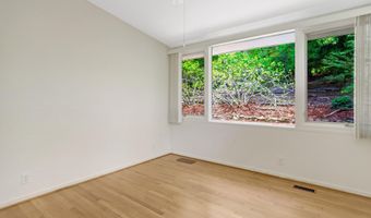 7413 REBECCA Dr, Alexandria, VA 22307