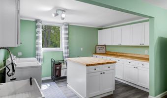 515 Park Club Ln, Amherst, NY 14221