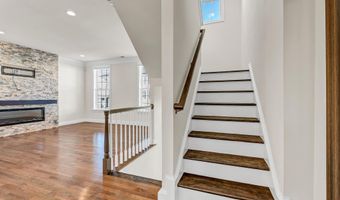 10 Putnam Ln 10, Danbury, CT 06810