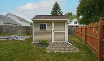 23 Grasspointe Dr, Amherst, NY 14228