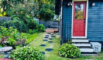 20 Park St, North Providence, RI 02904