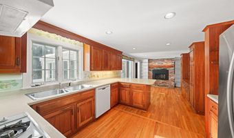 79 Bayberry Ln, Barnstable, MA 02630