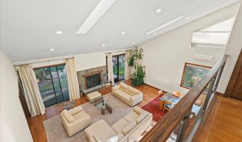 10 Morley Ct, Albertson, NY 11507