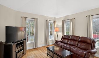 5 Blue Meadow Ct 5, Bourne, MA 02532