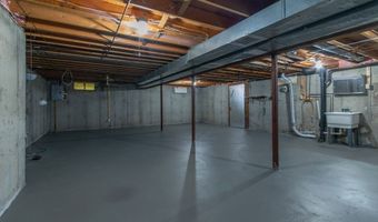 629 River Rd, Agawam, MA 01001