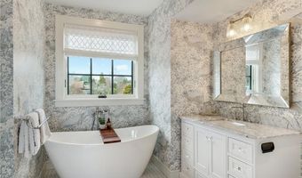 30 Walcott Ave, Jamestown, RI 02835